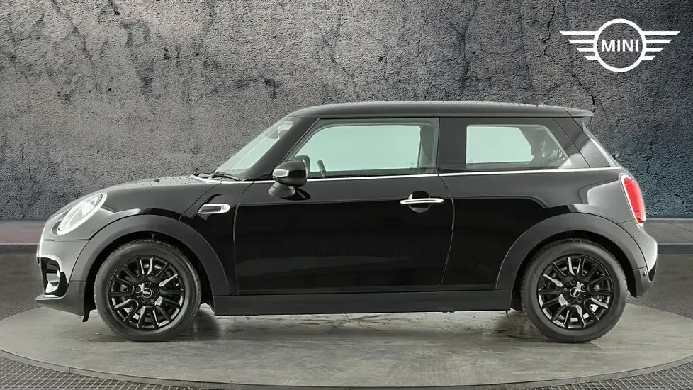Used Mini Cooper Classic 134 HP (98 kW) 2018 Black Hatchback