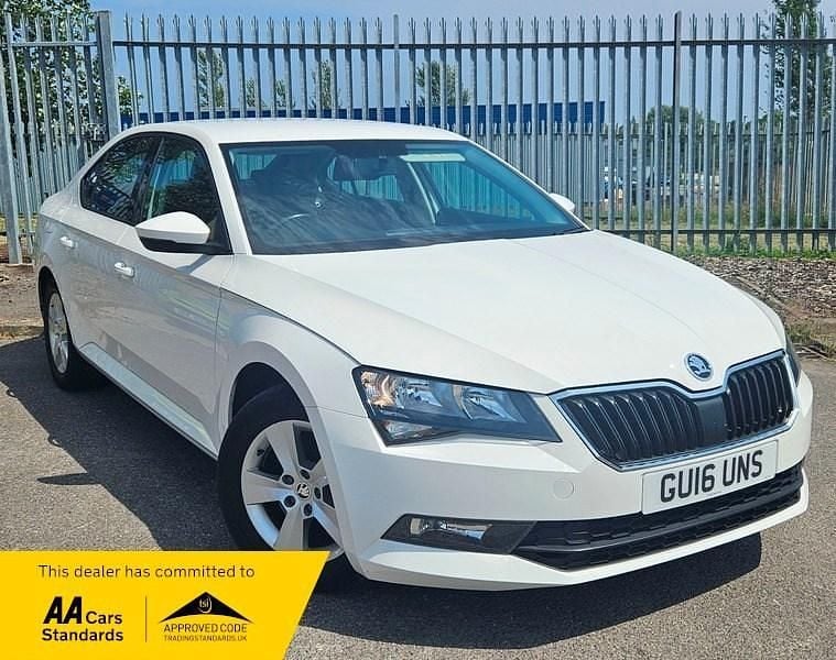 White Used 2016 Skoda Superb Hatchback | £7,795 (Good price) - Image 1/4