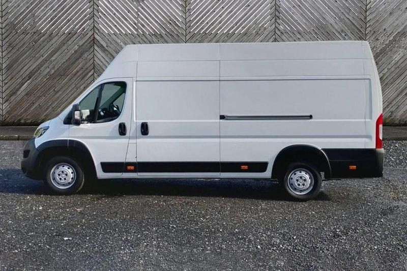 Used Peugeot Boxer Premium 140 HP (102 kW) 2023 White Van