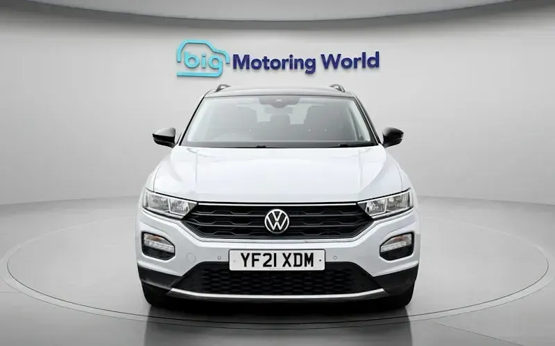 Usado VW T-Roc Design 110 HP (80 kW) 2021 Prateado SUV