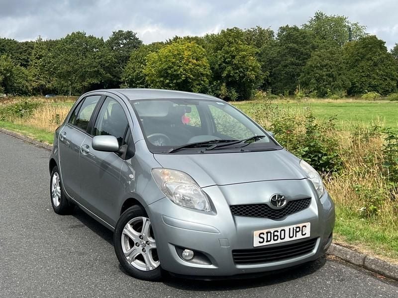 Silver Used 2010 Toyota Yaris Hatchback | £2,995 (Fair price) - Image 1/4