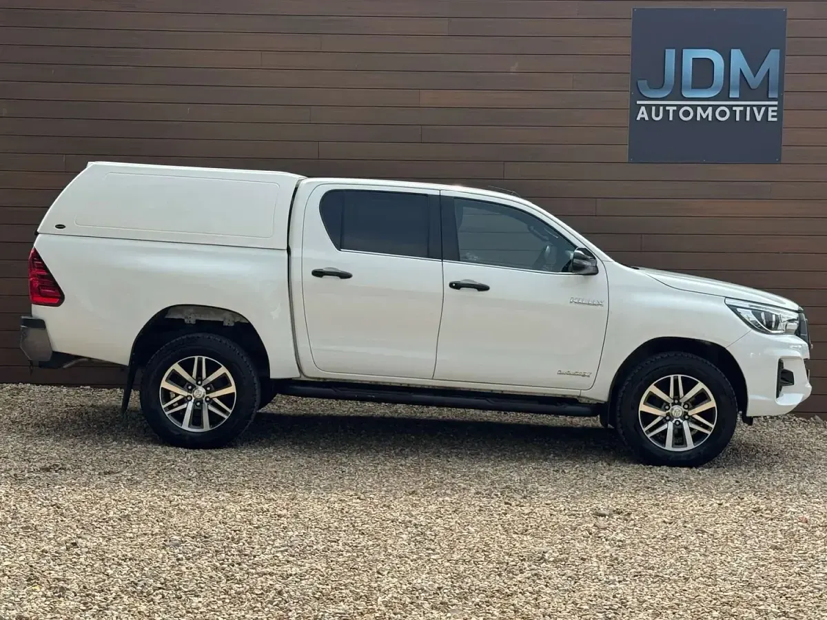 Used Toyota HiLux 150 HP (110 kW) 2020 White Pickup