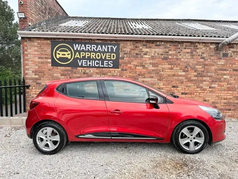 Used Renault Clio Dynamique 75 HP (55 kW) 2015 Red Hatchback