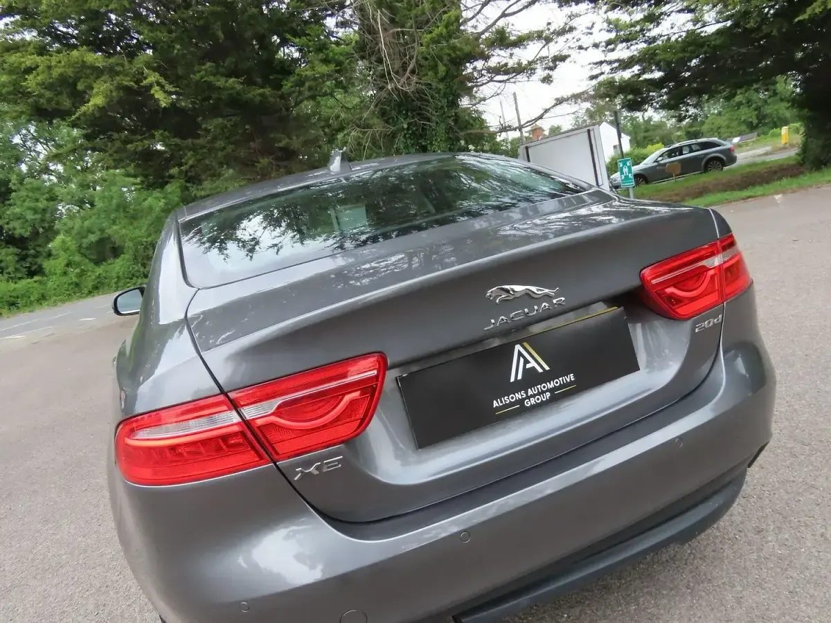 Used Jaguar XE Prestige 180 HP (132 kW) 2018 Grey Sedan