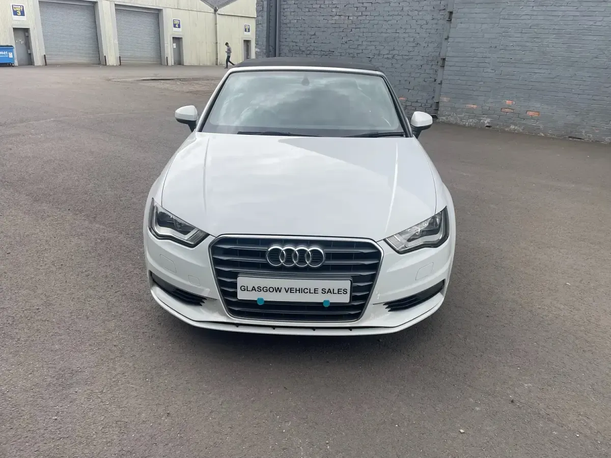 Usado Audi A3 Cabriolet Sport 110 HP (80 kW) 2015 Branco Cabrios