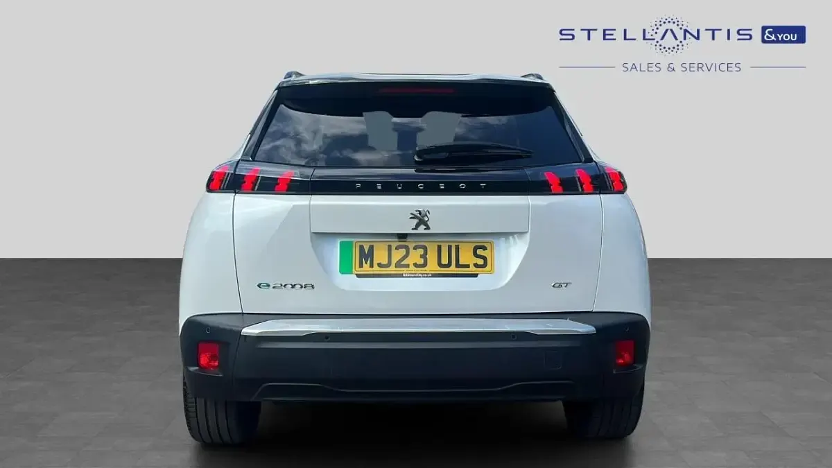 Used Peugeot e-2008 Premium 98 kW (134 HP) 2023 White SUV