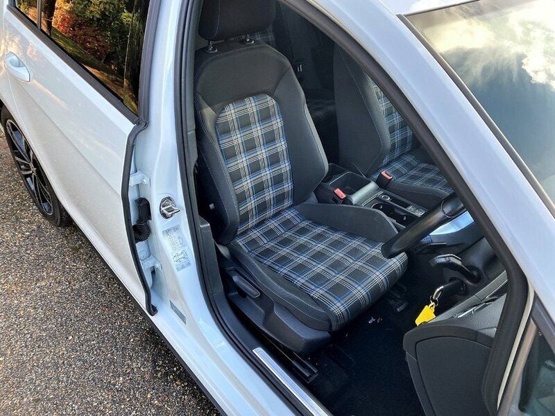 Gebraucht VW Golf VII GTE 201 PS (147 kW) 2018 Weiß Kleinwagen