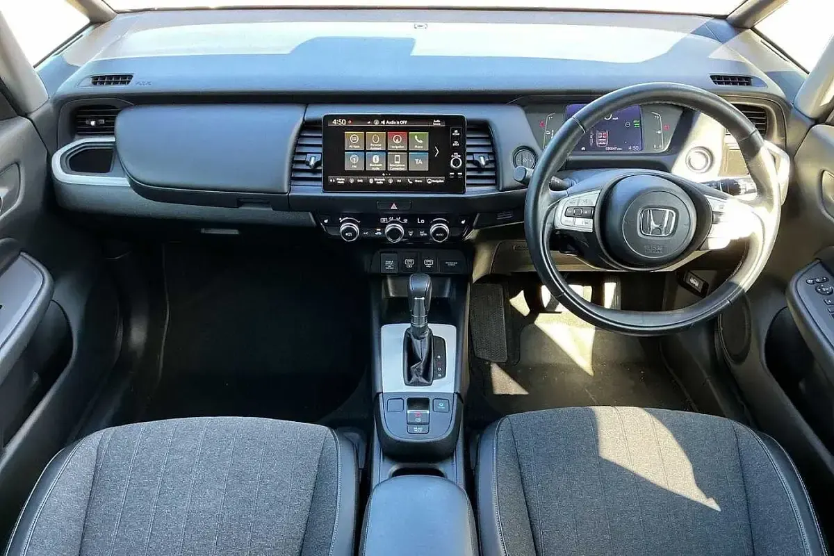 Used Honda Jazz Hybrid 109 HP (80 kW) 2022 Platinum white Hatchback