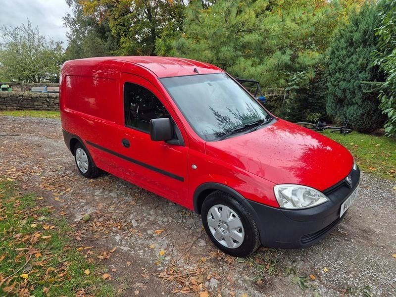 Red Used 2011 Vauxhall Combo MPV | £3,550 (Fair price) - Image 1/4