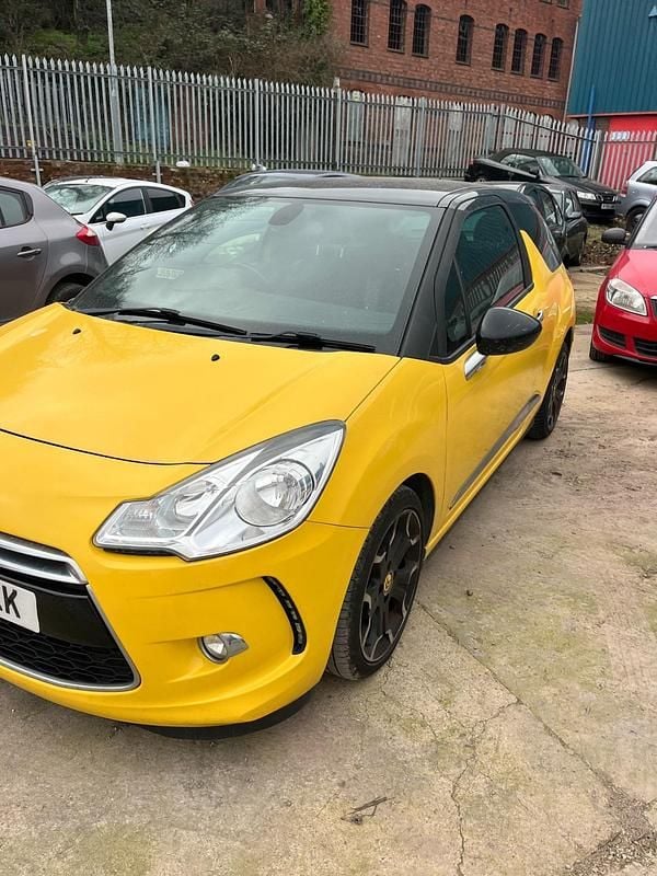 Used Citroën DS3 2014 Yellow Hatchback
