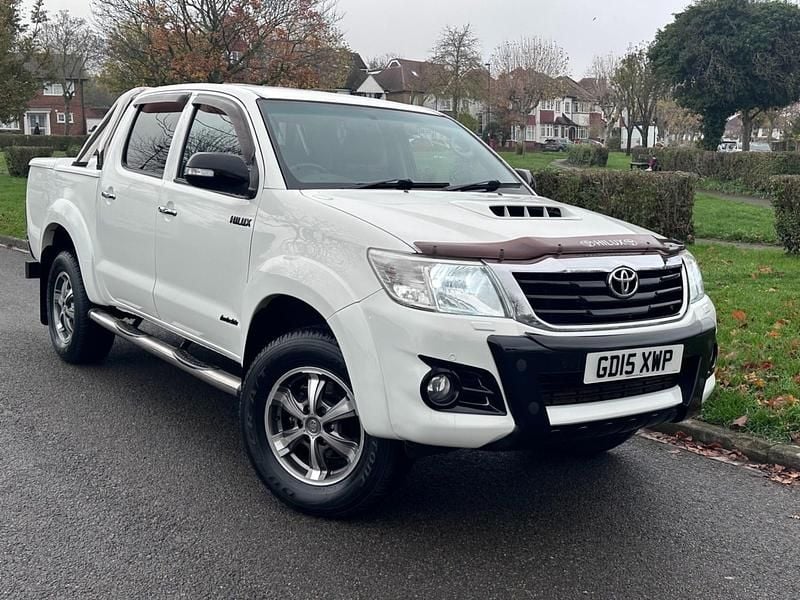 White Used 2015 Toyota HiLux Pickup | £13,475 (Good price) - Image 1/4