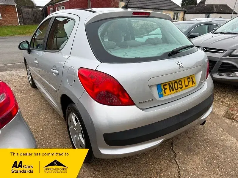 Used Peugeot 207 94 HP (69 kW) 2009 Silver Hatchback