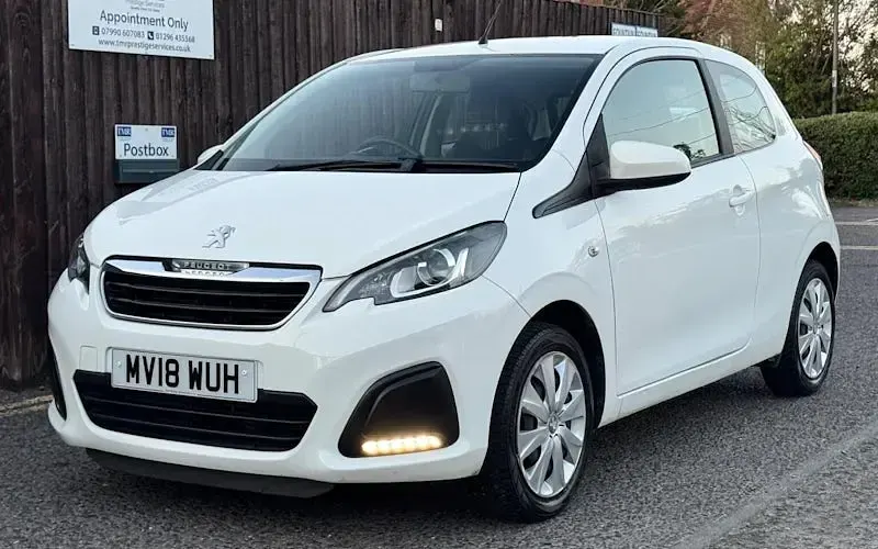 Used Peugeot 108 Active 68 HP (50 kW) 2018 White Hatchback