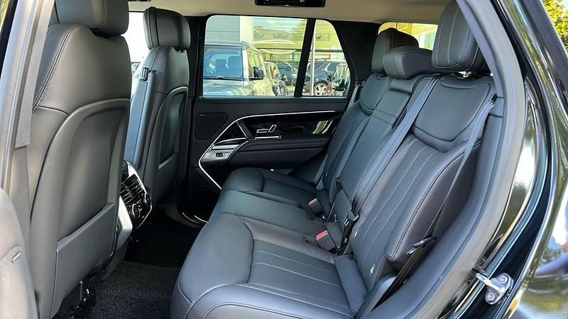 New Land Rover Range Rover SE 2025 Black SUV