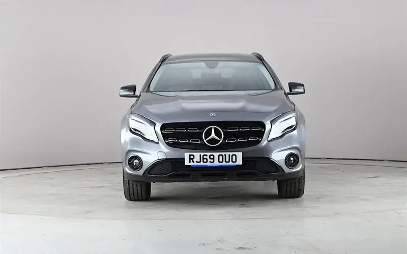 Usado Mercedes GLA180 Urban 122 HP (89 kW) 2020 Cinzento SUV