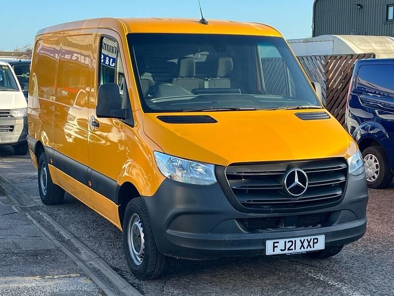 Begagnad Mercedes Sprinter Progressive 2021 Gul Van