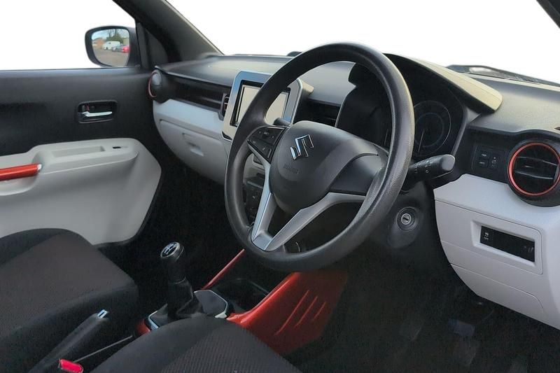 Used Suzuki Ignis SZ-T 90 HP (66 kW) 2017 White SUV