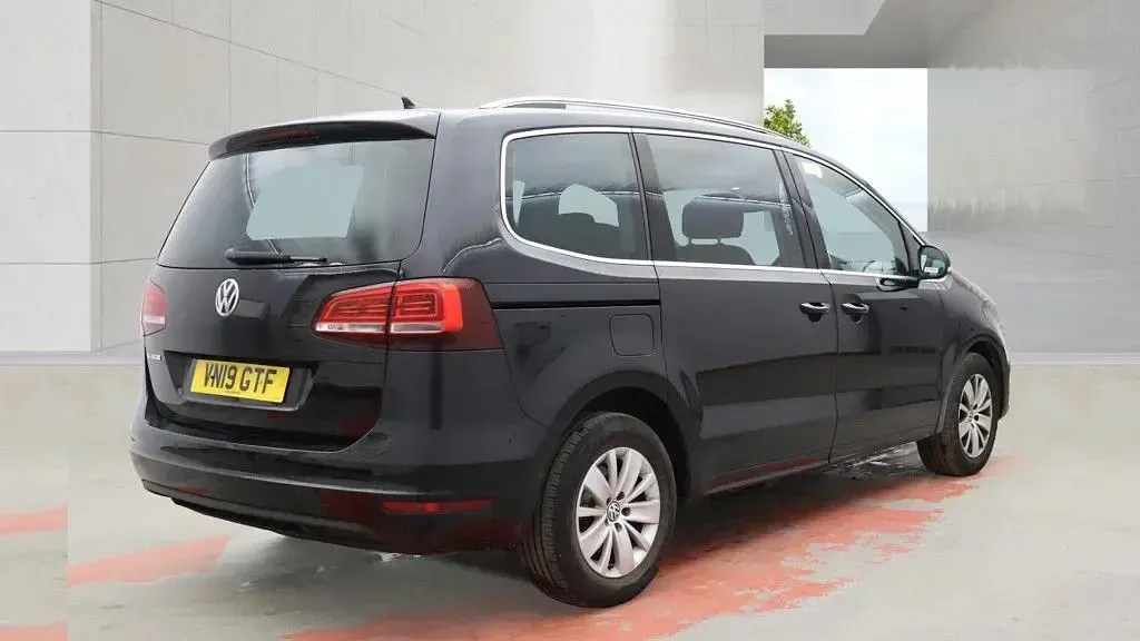 Usado VW Sharan SE 150 HP (110 kW) 2019 Preto Monovolume