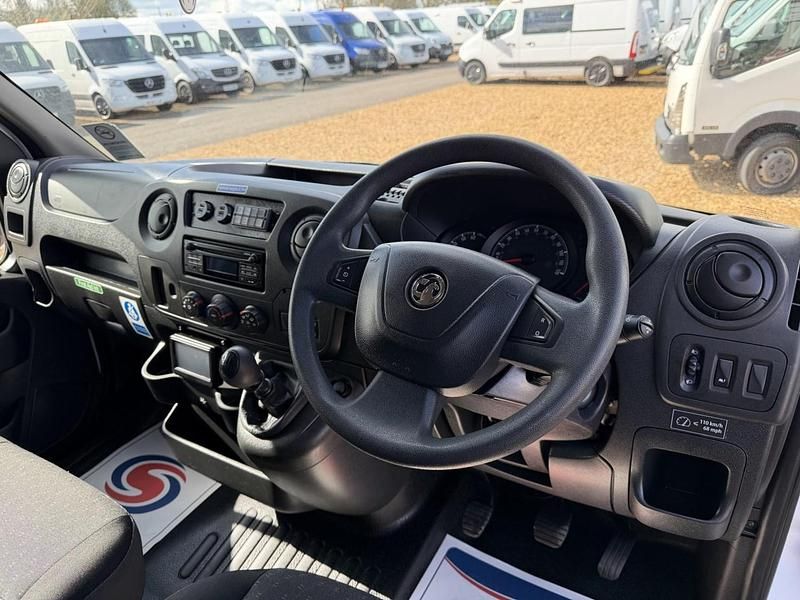Used Vauxhall Movano 130 HP (95 kW) 2019 White MPV