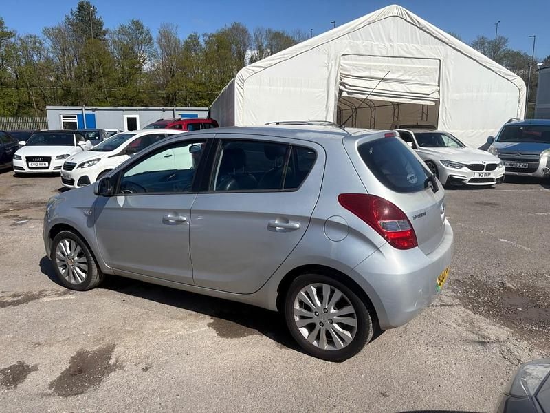 Used Hyundai i20 Style 99 HP (72 kW) 2010 Silver Hatchback