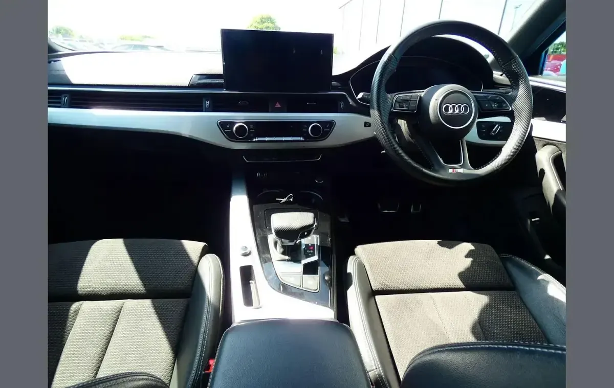 Used Audi A4 S-Line 134 HP (98 kW) 2020 Blue Estate