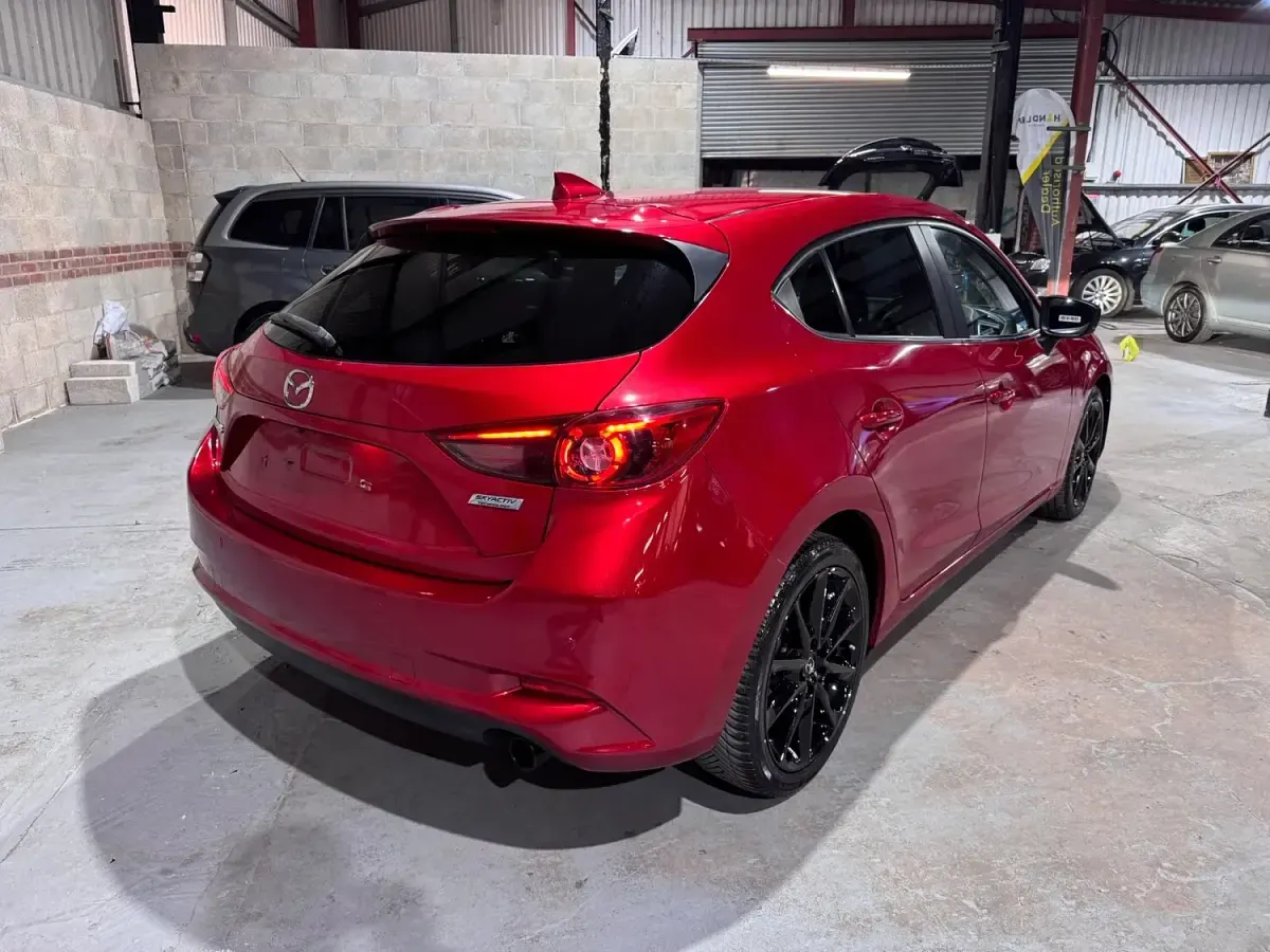 Used Mazda 3 Inclusive 150 HP (110 kW) 2018 Red Hatchback