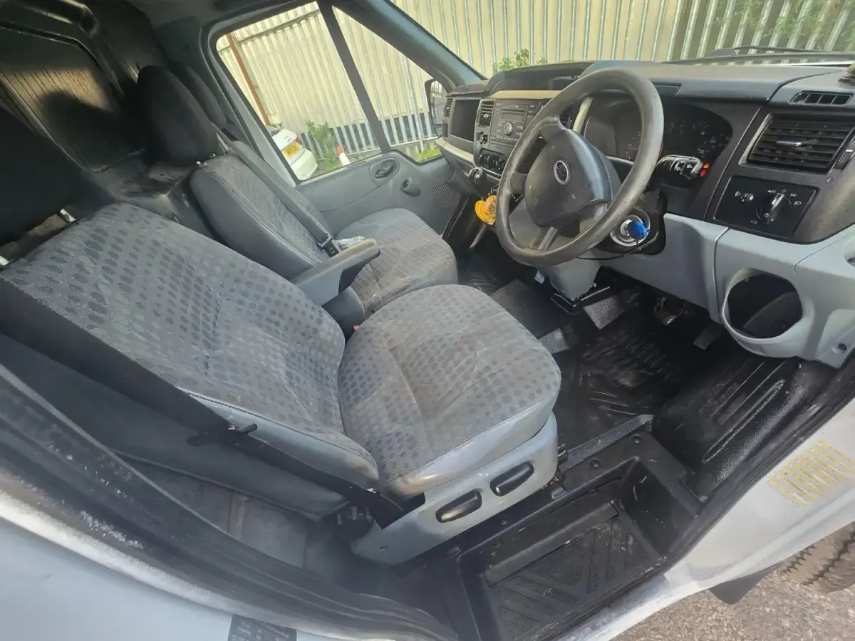 Usado Ford Transit 85 HP (62 kW) 2012 Branco Van