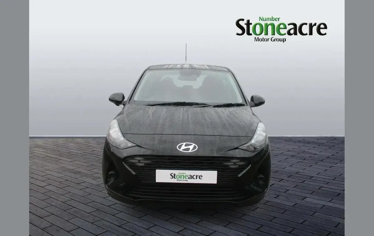 New Hyundai i10 Advanced 63 HP (46 kW) 2025 Black Hatchback