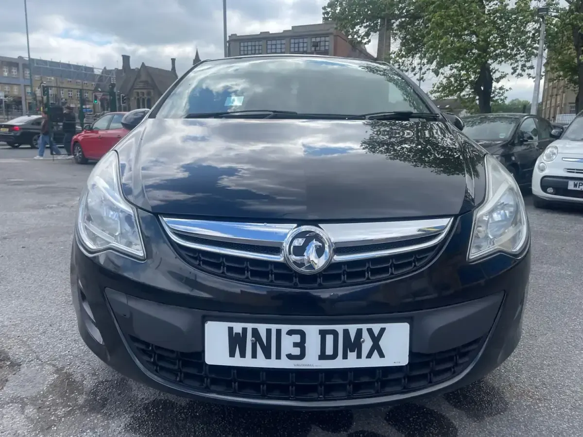 Begagnad Vauxhall Corsa 2013 Svart Halvkombi