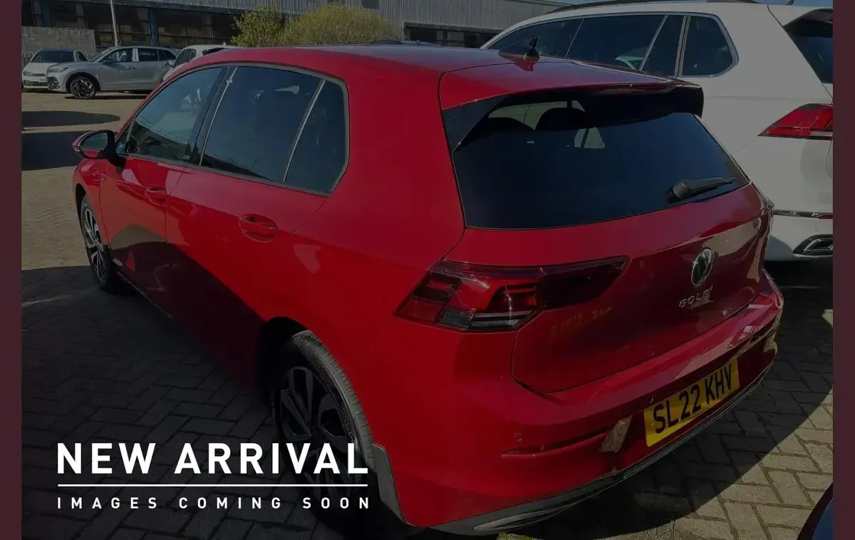 Używany VW Golf VIII Active 150 KM (110 kW) 2022 Czerwony Hatchback