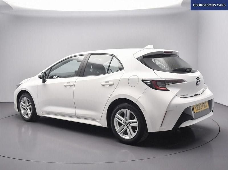 Used Toyota Corolla 122 HP (89 kW) 2022 White Hatchback