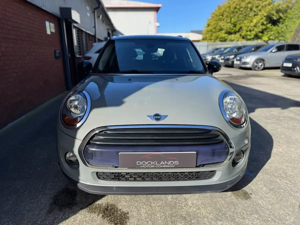 Usado Mini Cooper Hatch 2017 Gris Utilitario