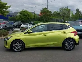 Used Hyundai i20 Ultimate 100 HP (73 kW) 2024 Yellow Hatchback