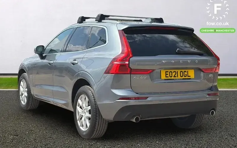 Used Volvo XC60 Momentum 250 HP (183 kW) 2021 Grey SUV