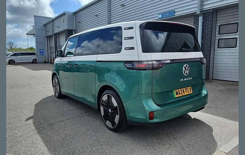 Used VW ID. Buzz Pro 147 kW (200 HP) 2024 White MPV