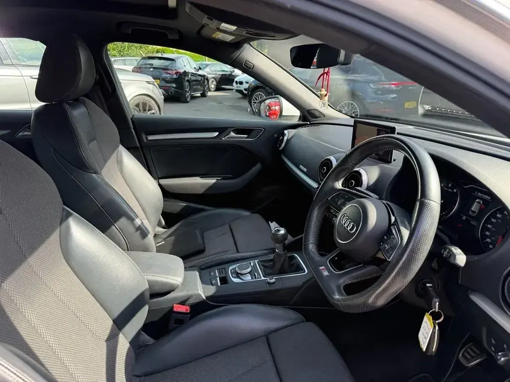 Used Audi A3 Sportback S-Line 150 HP (110 kW) 2017 White Hatchback