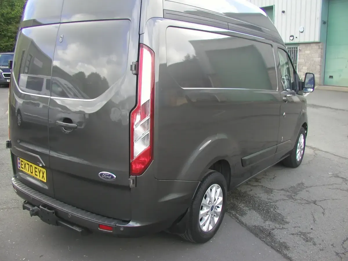 Used Ford Transit Custom Limited 130 HP (95 kW) 2020 White Van