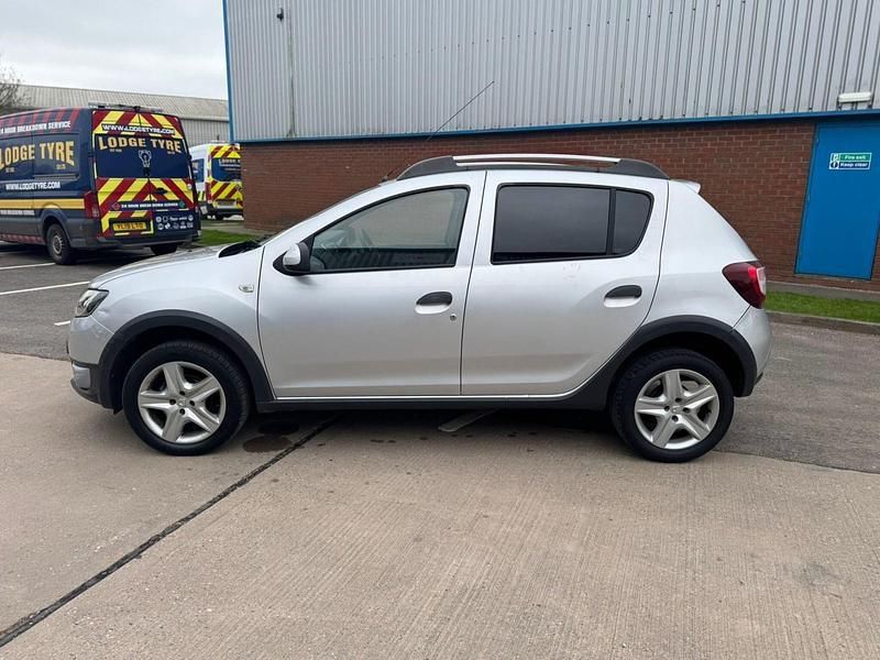 Begagnad Dacia Sandero Ambiance 2014 Silver Halvkombi