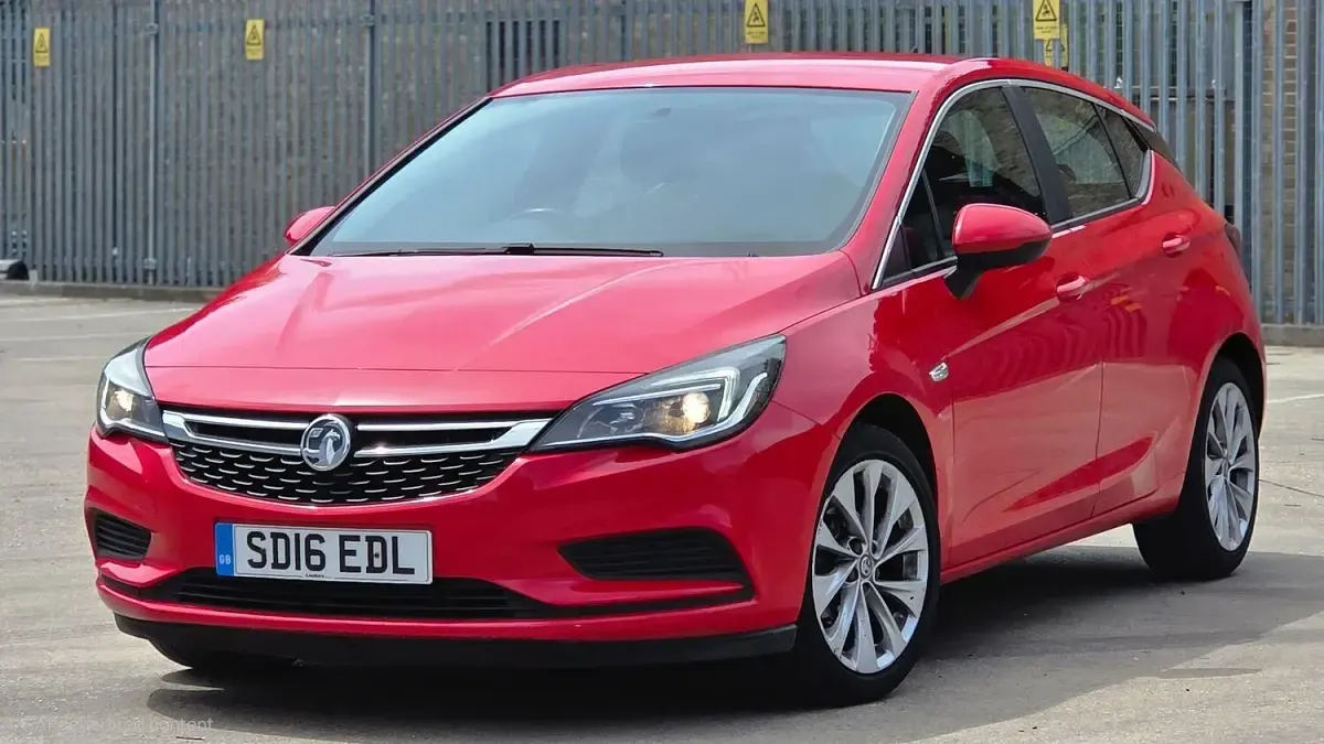 Used Vauxhall Astra 2016 Red Hatchback