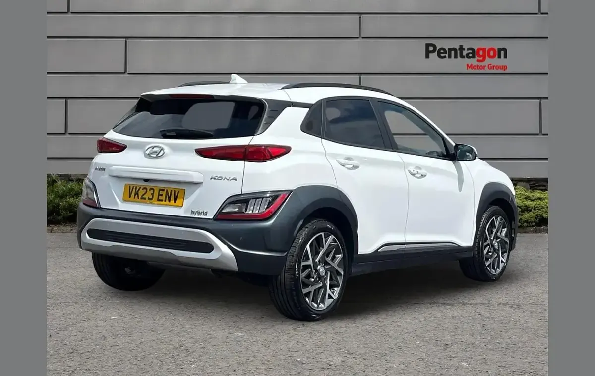 Used Hyundai Kona Premium 139 HP (102 kW) 2023 White SUV