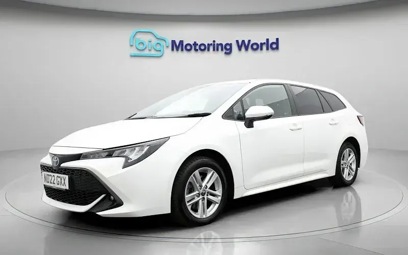 Used Toyota Corolla 184 HP (135 kW) 2022 White Estate