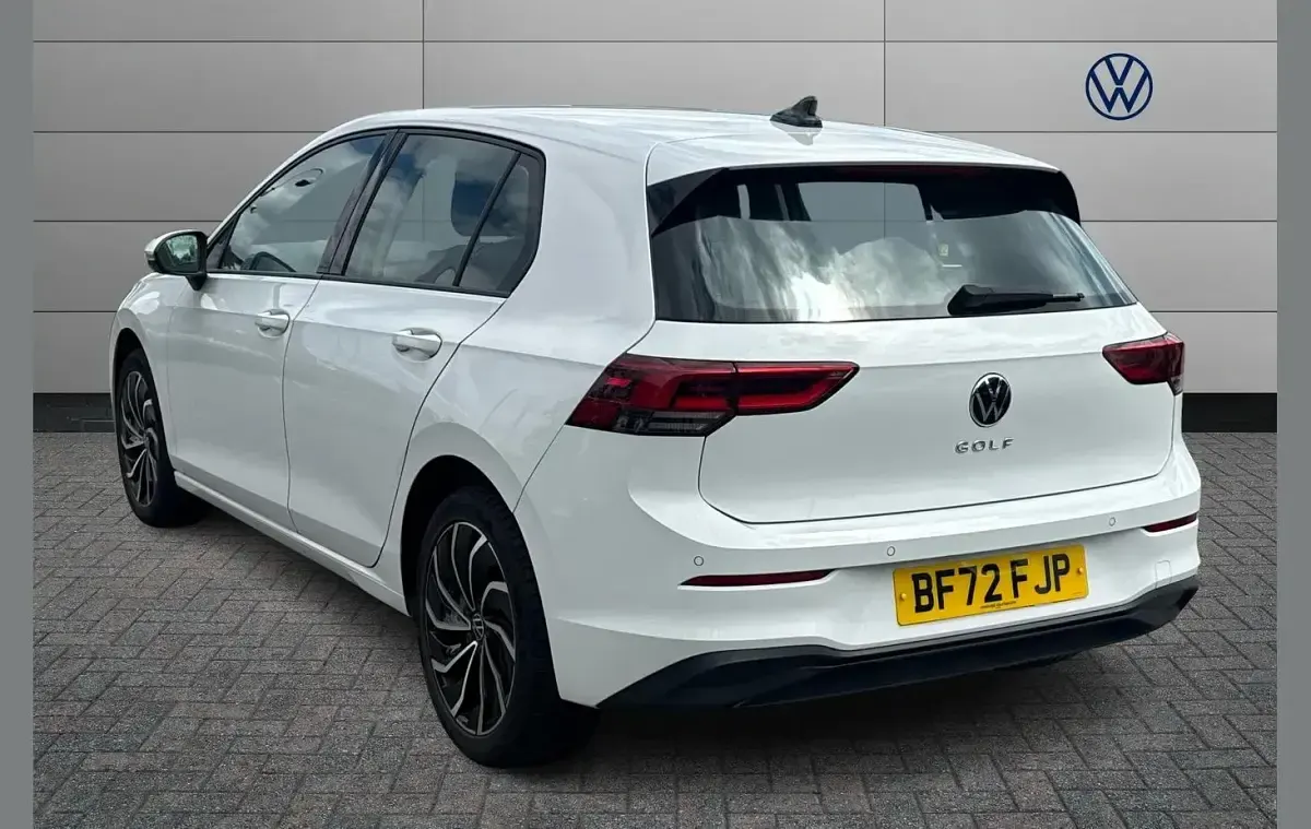Used VW Golf VIII Life 150 HP (110 kW) 2022 White Hatchback