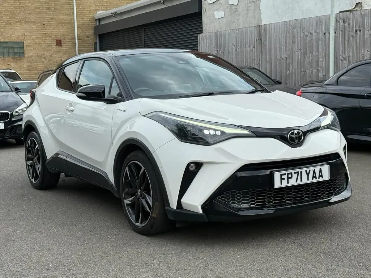Used Toyota C-HR Sport 122 HP (89 kW) 2022 White/black SUV