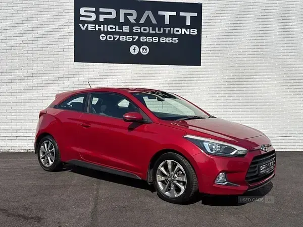 Used Hyundai i20 SE 84 HP (61 kW) 2015 Red Coupe