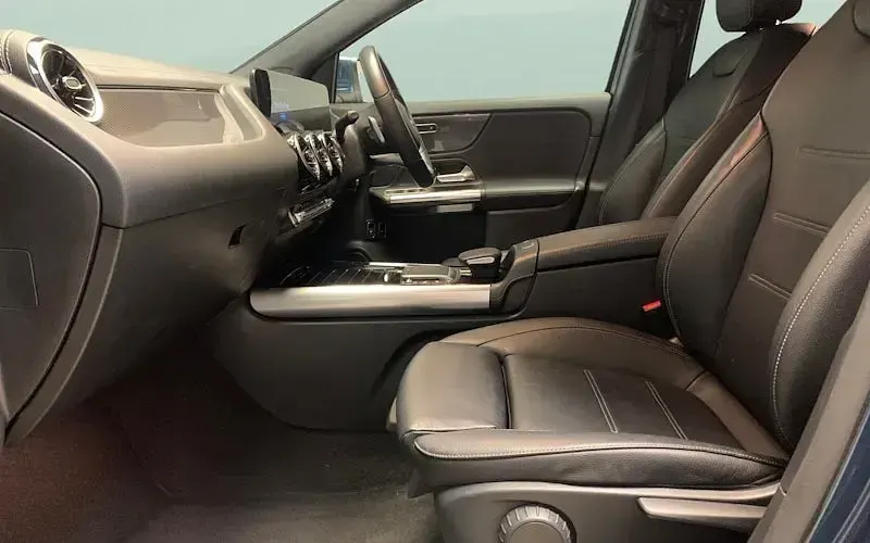 Usado Mercedes GLA250 Exclusive 218 HP (160 kW) 2021 Azul SUV