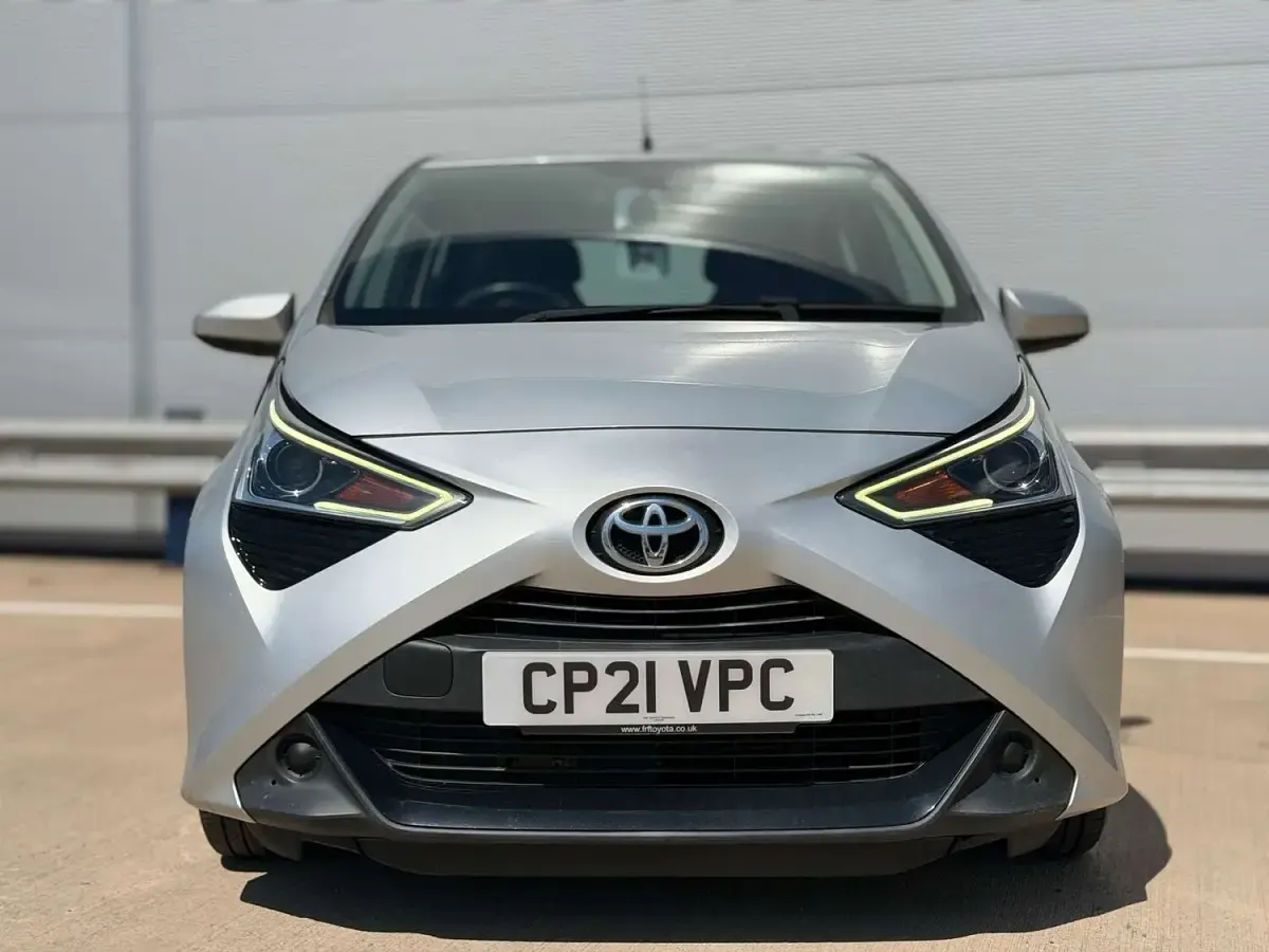 Used Toyota Aygo X-play 72 HP (52 kW) 2021 Silver Hatchback