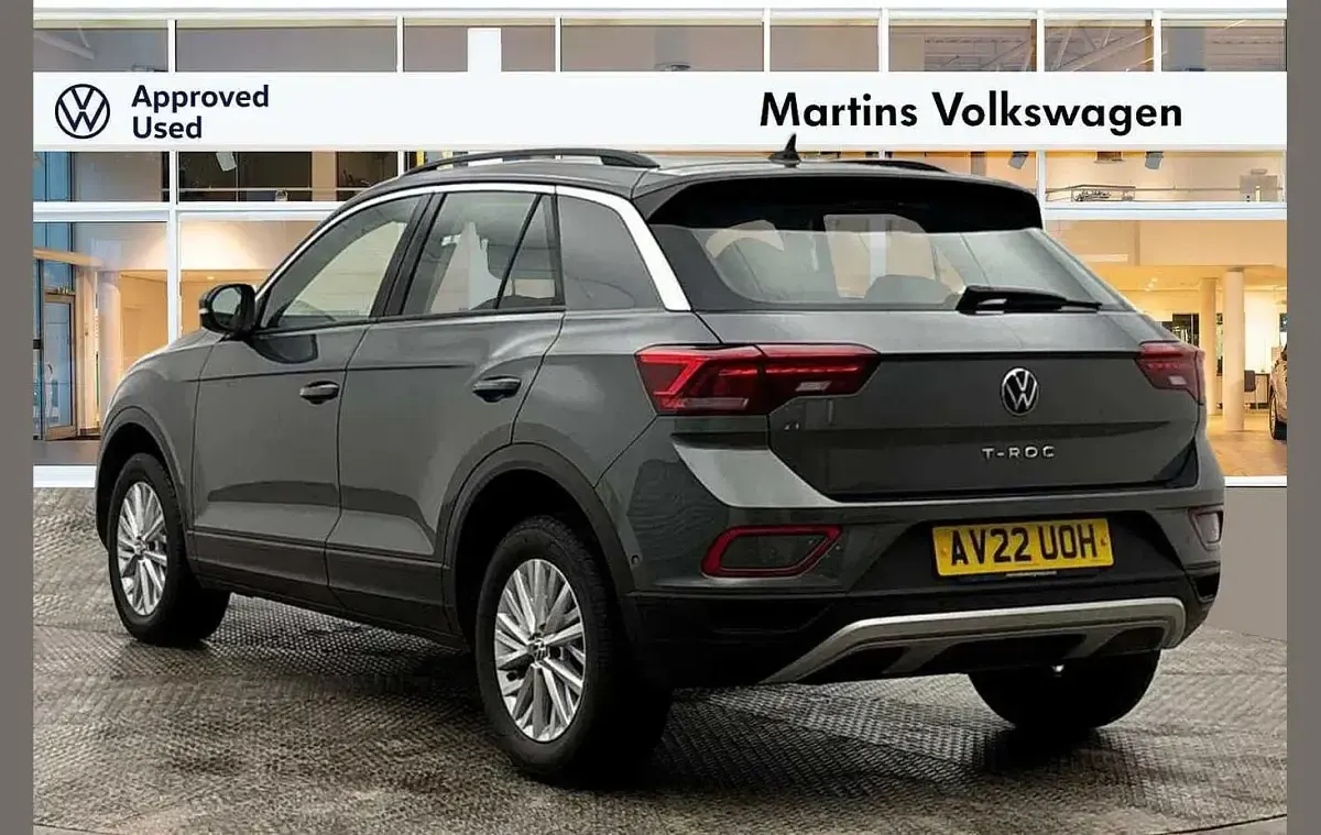 Usado VW T-Roc Life 110 HP (80 kW) 2022 Cinzento SUV