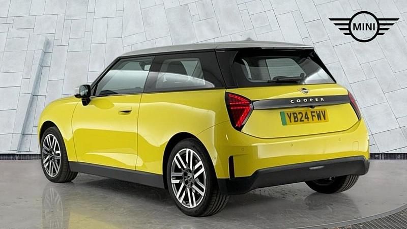 Usado Mini Cooper Hatch 133 kW (181 HP) 2024 Amarelo Citadino