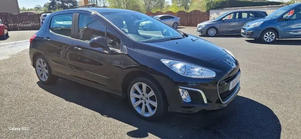 Gebraucht Peugeot 308 Active 120 PS (88 kW) 2011 Schwarz Kleinwagen