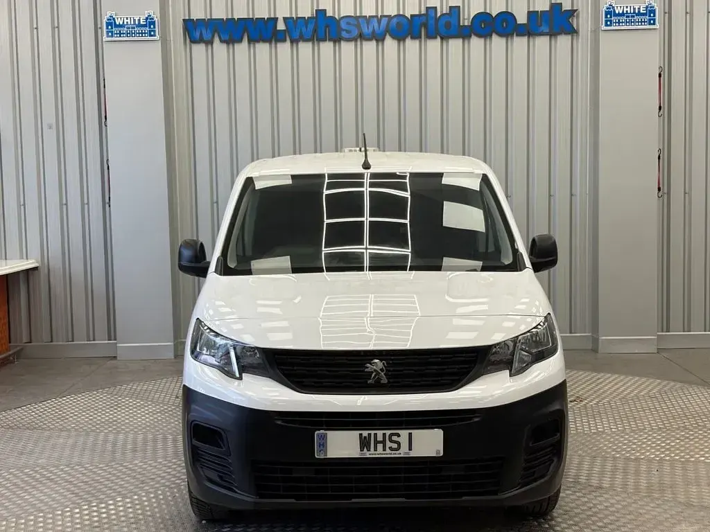 Used Peugeot Partner Premium 100 HP (73 kW) 2023 White MPV